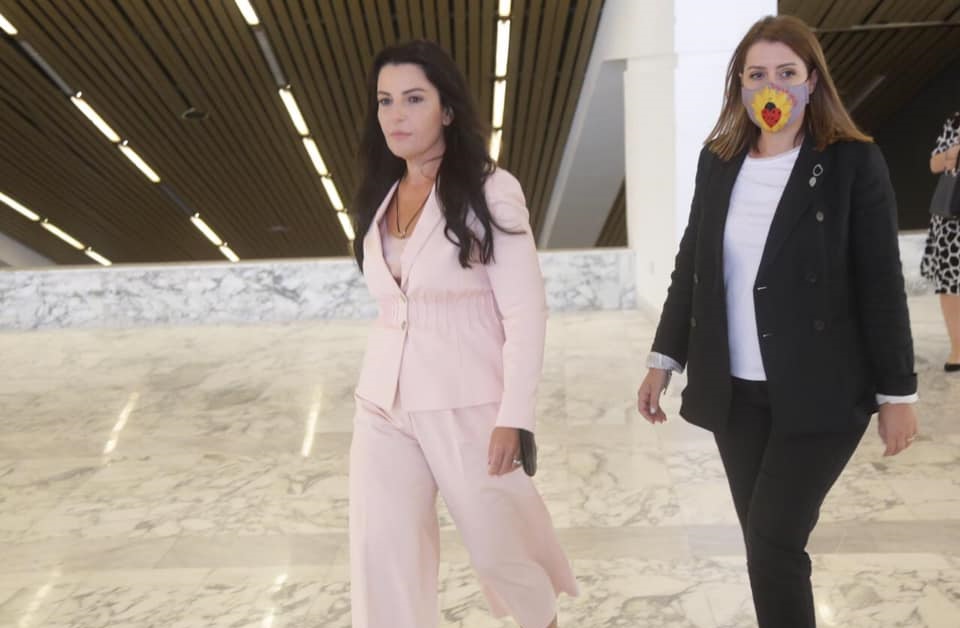 FOTOT/ Çfarë nuk u pa nga mbledhja e Asamblesë së PS-së balluku 1