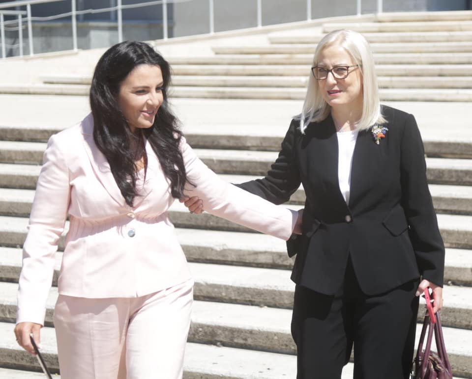 FOTOT/ Çfarë nuk u pa nga mbledhja e Asamblesë së PS-së 2 balluku nikolla