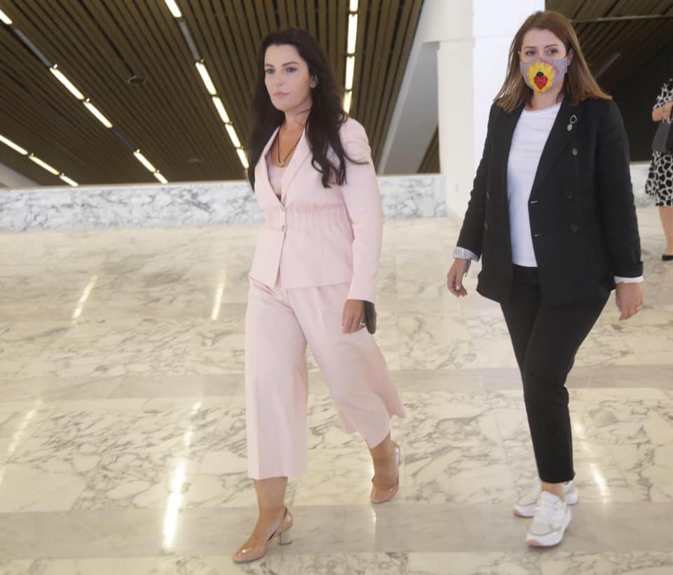 FOTOT/ Çfarë nuk u pa nga mbledhja e Asamblesë së PS-së 1 balluku