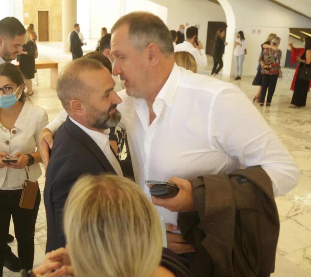FOTOT/ Çfarë nuk u pa nga mbledhja e Asamblesë së PS-së 4 beqaj manja