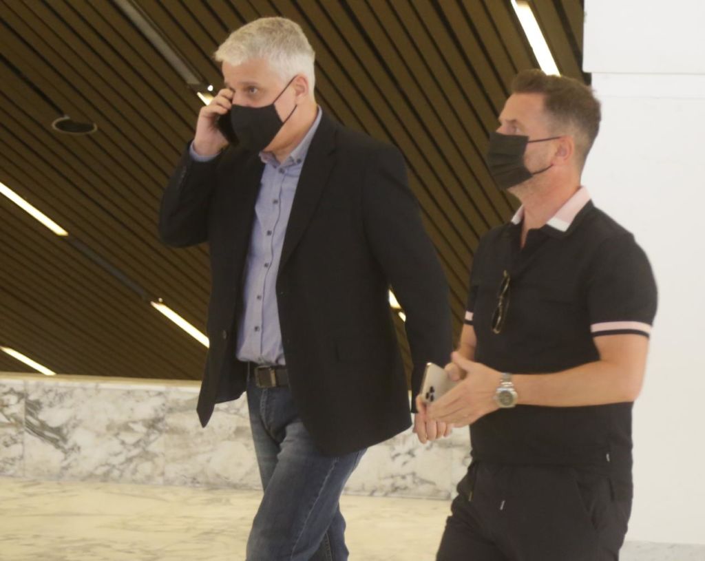 FOTOT/ Çfarë nuk u pa nga mbledhja e Asamblesë së PS-së 6 brace majko1