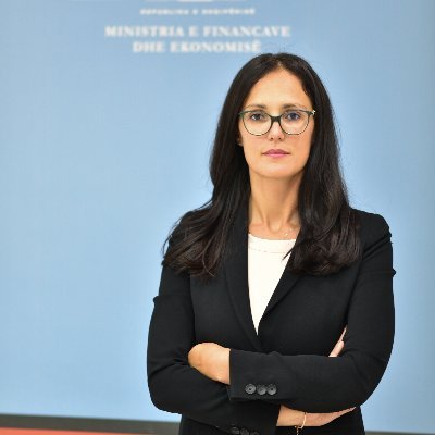 Fiskalizimi, ministrja e Ekonomisë apel bizneseve: Një administratë tatimore do të zbresë në terren që… dduDqpeC
