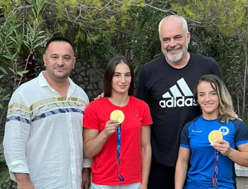 Edi Rama ‘i rrëmben’ Albin Kurtit dy kampionet e botës, zbulon detyrat e rëndësishme që iu ka ngarkuar edi rama