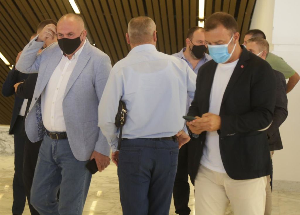FOTOT/ Çfarë nuk u pa nga mbledhja e Asamblesë së PS-së 10 gjici