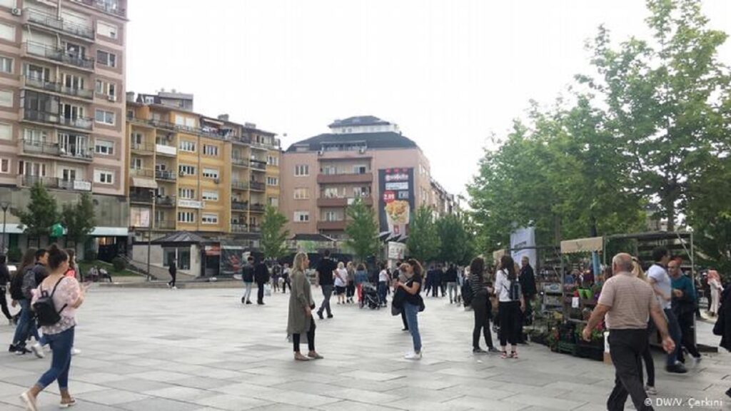 Kosova prezanton masat e reja anti-Covid/ Mbyllen çerdhet dhe shtyhet fillimi i proçesit mësimor. Kushtet që duhet të plotësojnë udhëtarët kosove masat