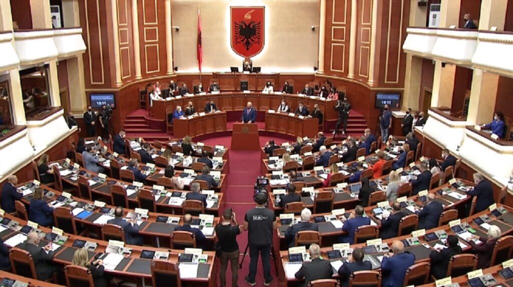 Nismat e bujshme që mbetën në sirtarët e qeverisë ‘Rama 2’ kuvendi i ri