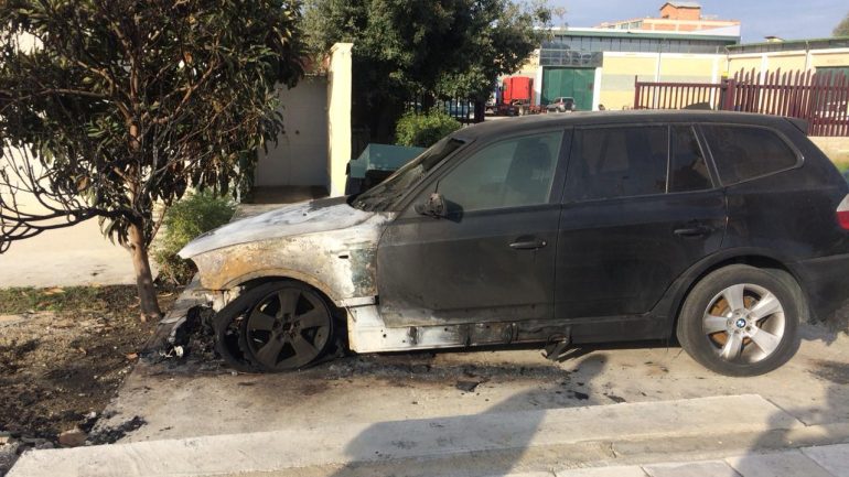 EMRAT/ Iu vendos zjarri dy makinave, e shkuara e errët e vlonjatit makina vlore1 2 770x433 1