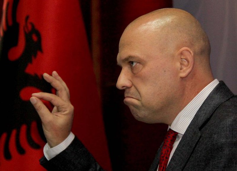 Ylli Manjani nxjerr “zbuluar” Lulzim Bashën: Se thonë pastaj që s’ka marrëveshje me Ramën manjani