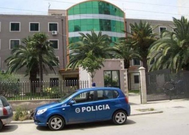 Tritol makinës së policit në Durrës, disa të shoqëruar policia durres compressor 630x450 1 1