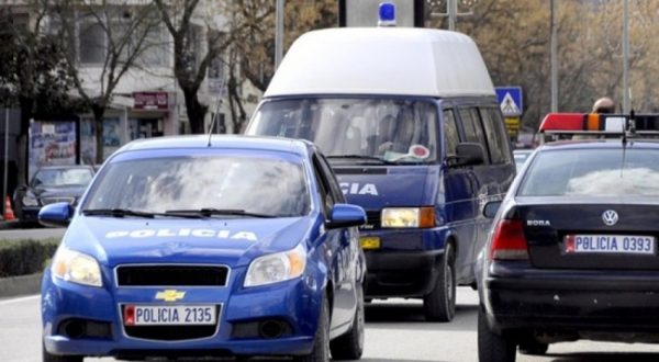 Goditet banda e trafikut të emigrantëve egjiptianë nga Shqipëria drejt Italisë, 5 persona të arrestuar policia pogradec 600x330 1 2