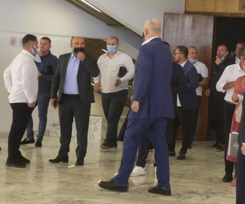 FOTOT/ Çfarë nuk u pa nga mbledhja e Asamblesë së PS-së 17 rama 2