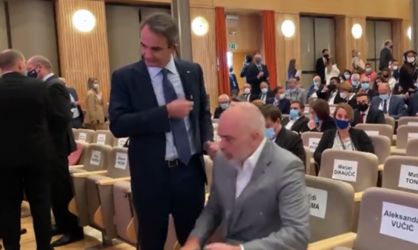 VIDEO/ Rama ‘nuk njeh’ kryeministrin grek me maskë, reagimi epik kur zbuloi se kush ishte rama 600x360 1
