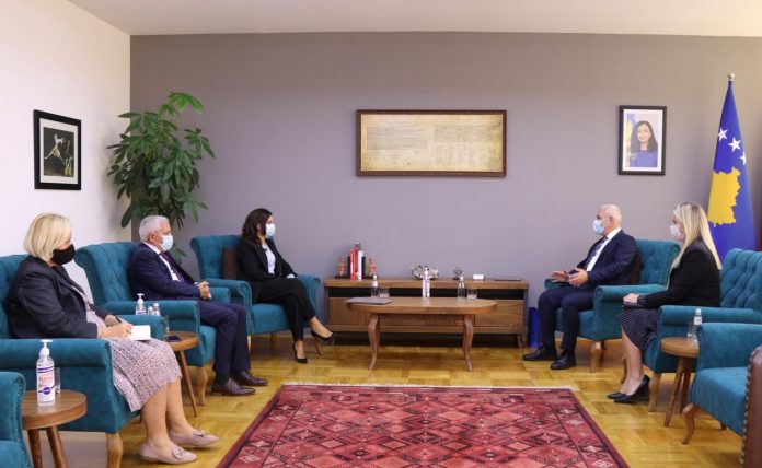 Pas Konjufcës, Spiropali takim zyrtar me dy ministrat e Kosovës: Bashkëpunimi duhet të vazhdojë intensivisht me të tjera projekte në dobi të të gjithë shqiptarëve spiku5 696x428 1