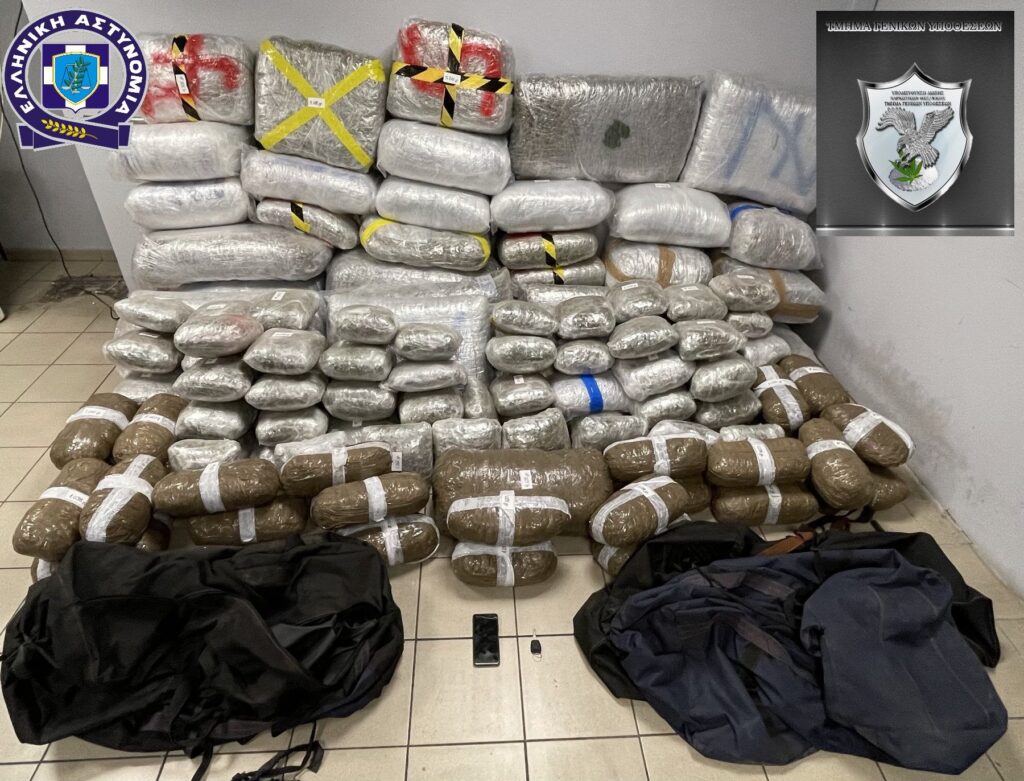 Sekuestrohen mbi 300 kg kanabis në Selanik, policia greke: Erdhi nga Shqipëria troge