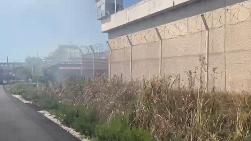 Zjarr pranë burgut të Vlorës, alarmohen punonjësit vaksinim 1 1