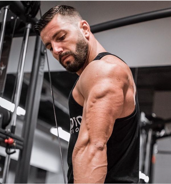 Puna, disiplina, fitoret dhe objektivat e kampionit të Bodybuilding, Leonard Ballazhi 5 04 3