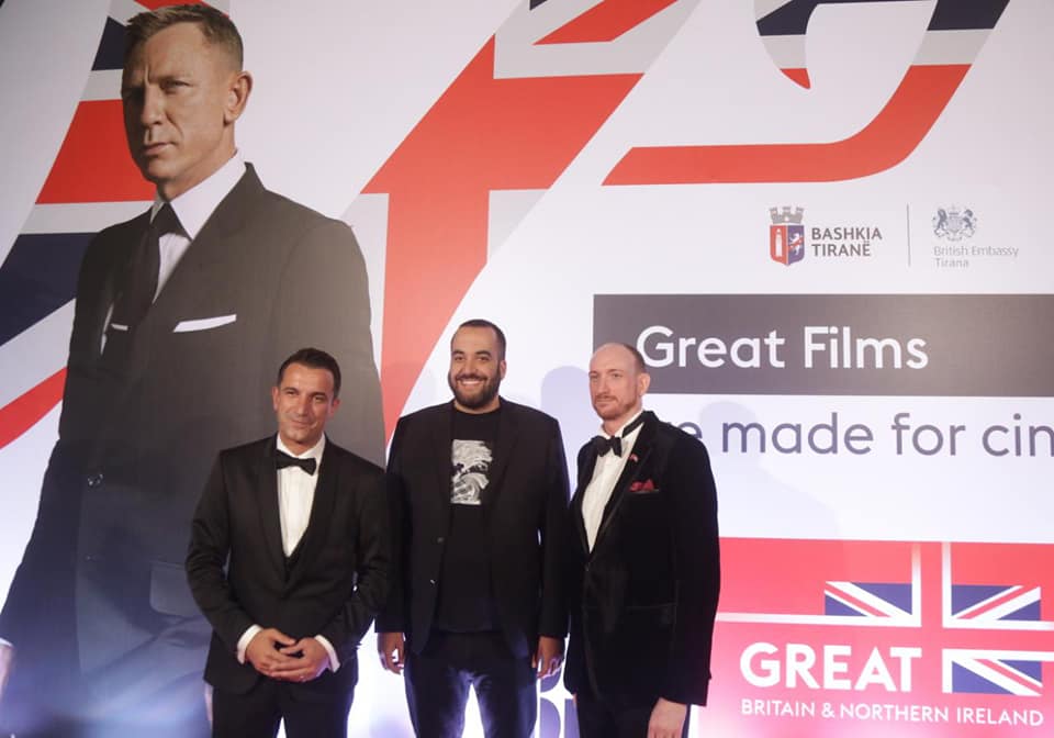 FOTO/ Nga Yuri Kim e Gledis Nano, te Arben Kraja dhe Olsian Çela, të gjithë bashkë për të parë “James Bond-in” 3 245071411 1817191651805761 143412587864461025 n