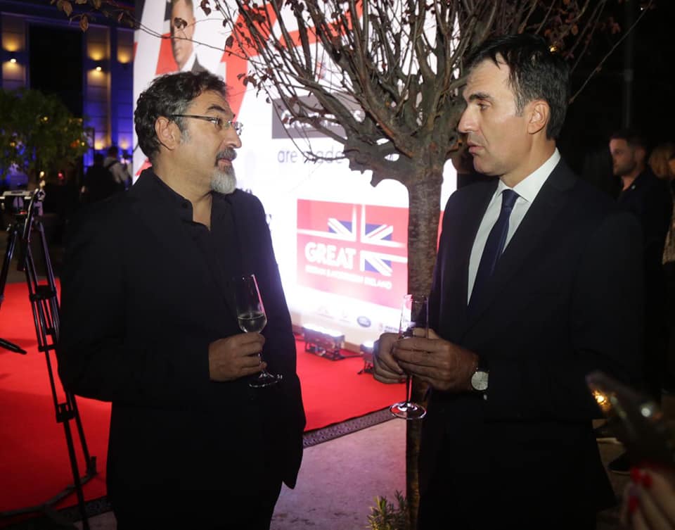 FOTO/ Nga Yuri Kim e Gledis Nano, te Arben Kraja dhe Olsian Çela, të gjithë bashkë për të parë “James Bond-in” 2 245088024 1817191815139078 1707977791840170297 n