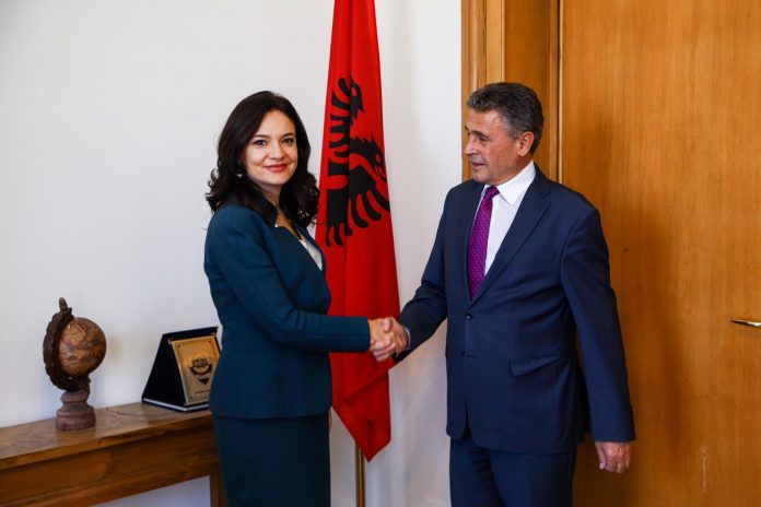 Spiropali takim me ambasadorin e Kosovës: Forcimi i bashkëpunimit i shërben ardhmërisë dhe njerëzve në të dyja anët e kombit 248921296 438799327612507 2656773425328226960 n 696x464 1
