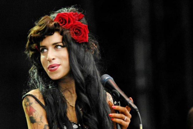 Sendet personale të Amy Winehouse në ankand 275dc366aa26acf10946ad129f0200ae6b 25 amywinehouse4b.2x.h473.w710 768x512 1 675x450 1