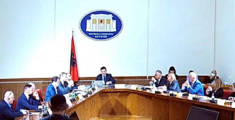Anëtarët e maxhorancës u larguan, mbyllet mbledhja e Komisionit Hetimor për 25 prillin 32 770x393 1