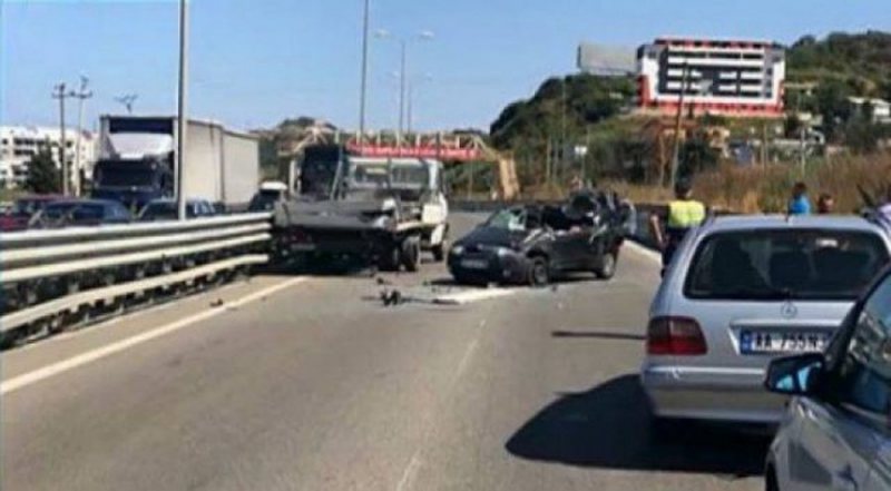 Arrestohen 2 të rinj në Durrës, aksidentuan “dum-dumin” me 7 persona në rimorkio 800 0 07d53c7db42793f484fa230554a76e5c