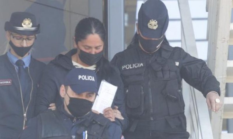 Enkeleida Hoxha shpërthen në lot para gjykatës: Më ktheni paratë, janë pensionet e prindërve, nuk kemi para për… 800 0 615ec766207ad