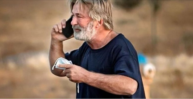 Ironia e fatit të aktorit që vrau fotografen dhe plagosi producentin e filmit, ja çfarë shkruante në “twitter” 800 0 dfc4f05f8d592daf6b681144539de2ac
