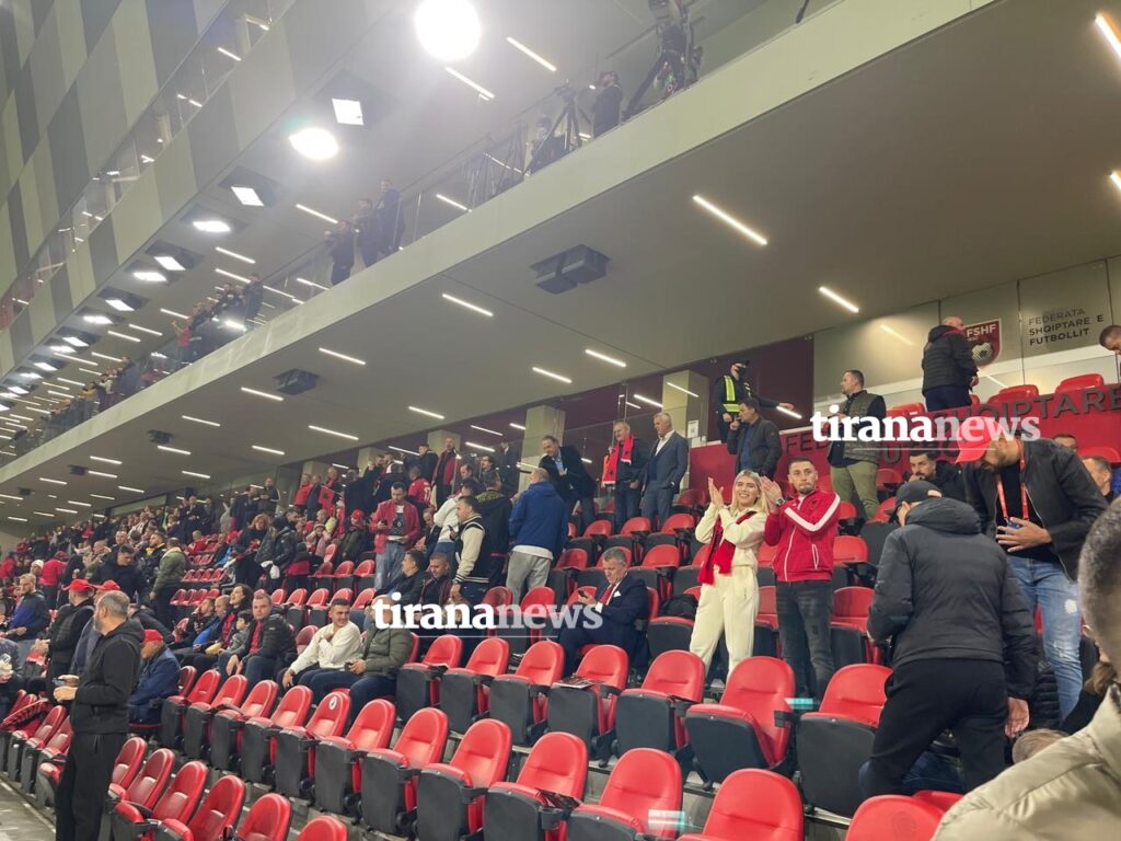 Kombëtarja apo flirt me PS? Alibeaj ngjitur me kryebashkiakun socialist në stadium 8c4de32e 455f 4226 ad2e bcf12e8459e2 1