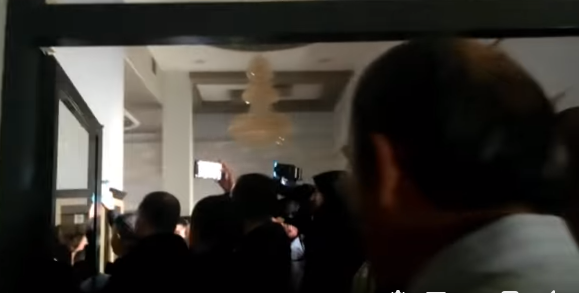 VIDEO / Incident në Gjirokastër, Berishës i fiken dritat gjatë takimit Capture 1