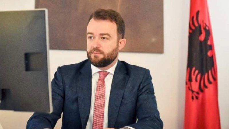 Ish-drejtori i doganave merr postin e rëndësishëm në qeveri Ish drejtori i doganave Arlind Gjokutaj