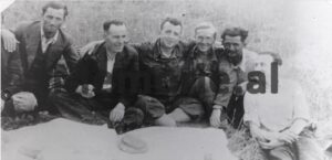 Koci Xoxe me disa misionare sovjetike. 1944