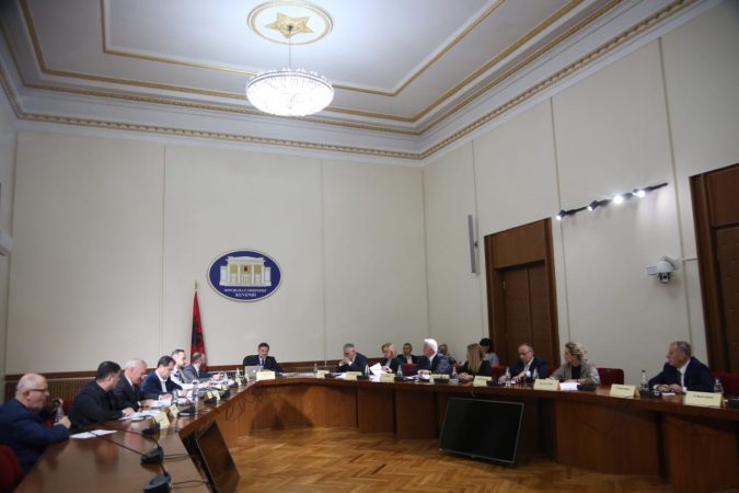 Komisioni për zgjedhjet e 25 prillit/ Gogu-Alibeajt: Mblidhni veten, e hartuat rregulloren sipas mendjes tuaj! Komisioni Hetimor 3 675x450 1