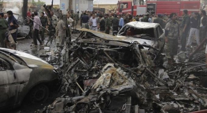 Sulm me një makinë-bombë pranë aeroportit të Jemenit, të paktën 12 të vdekur Makina 1
