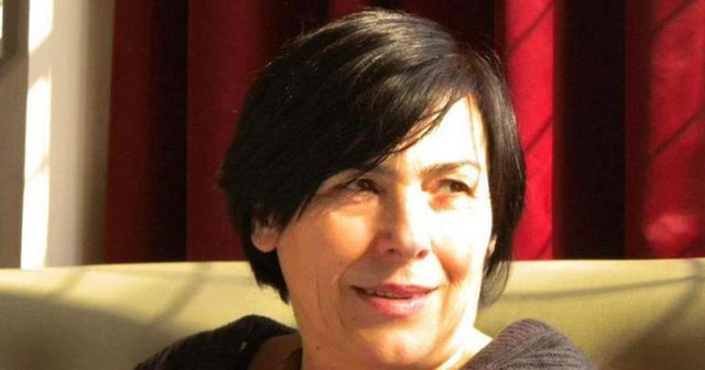 Pediatrja Lira Gjika: Lërini fëmijët të qajnë, por mos i jepni telefonin. Po u shkatërron të folurën Pediatrja Lira Gjika