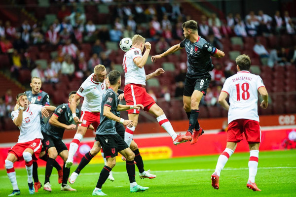 Trajneri i Polonisë paralajmëron kuqezinjtë: Jemi rritur shumë, ndeshja nesër vlen gjithçka PolandAlbania in action pic from the match sep2021