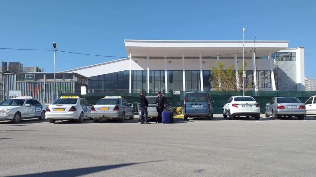 Ndalohen 15 sirianë në Portin e Vlorës, po përpiqeshin të iknin në Itali Porti i Vlores