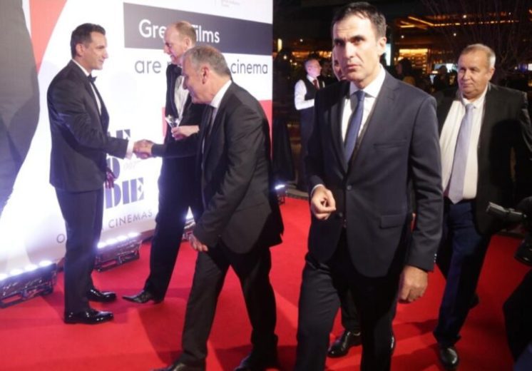 FOTO/ Nga Yuri Kim e Gledis Nano, te Arben Kraja dhe Olsian Çela, të gjithë bashkë për të parë “James Bond-in” Screenshot 20211009 220605 Facebook 768x535 1