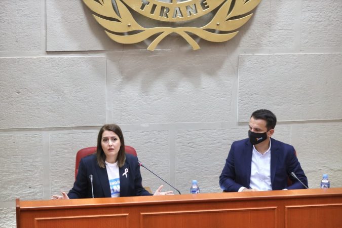 Veliaj dhe Manastirliu nisin aksionin e ndërgjegjësimit për vaksinimin ndaj Covid-19: Fushatë derë më derë, të komunikojmë me çdo qytetar Veliaj Manastirliu 675x450 1