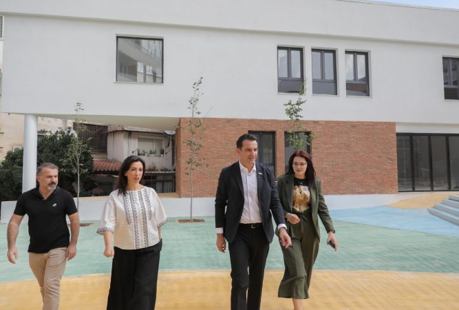Veliaj dhe Kushi inaugurojnë shkollën e re 9-vjeçare “Hasan Vogli” në Tiranë: Po krijojmë kudo të njëjtin standard WhatsApp Image 2021 10 01 at 12.13.01 PM 667x450 1