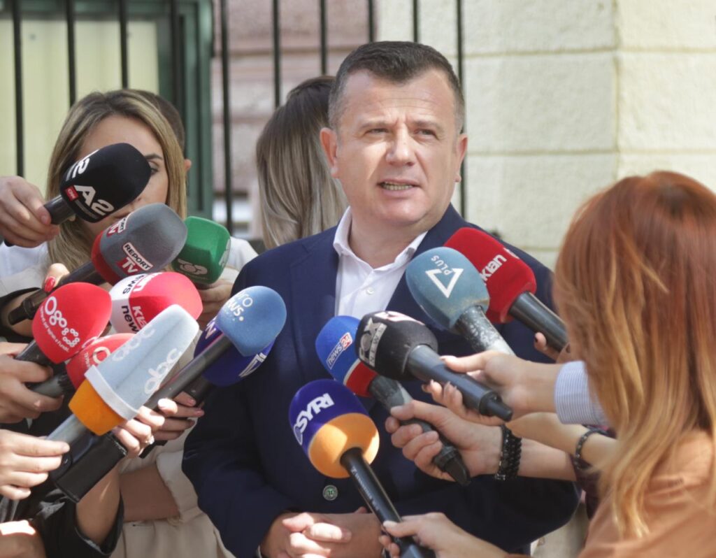 Komisionet hetimore, Balla: Do të zhvillojmë diskutime me opozitën. Kërkojmë reduktim të numrit të deputetëve në mbledhje WhatsApp Image 2021 10 04 at 11.36.56 AM