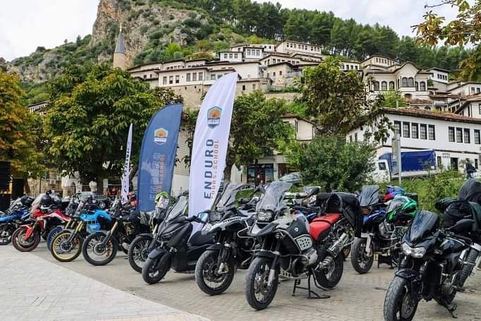Spektakël dhe adrenalinë, 'Enduro Albania' elektrizon atmosferën në qytetin e Beratit (Foto) 1 WhatsApp Image 2021 10 24 at 00.38.24
