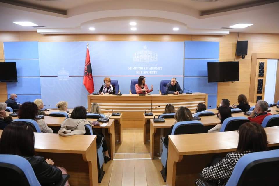 Kritikat për tekstet shkollore, Kushi vë në lëvizje rrjetin profesional WhatsApp Image 2021 10 29 at 08.09.10