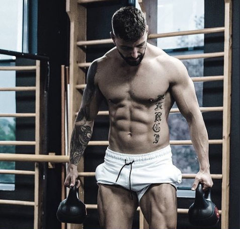 Puna, disiplina, fitoret dhe objektivat e kampionit të Bodybuilding, Leonard Ballazhi 1 adada