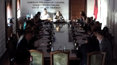 “Ligjeve” i ikën ndriçimi gjatë diskutimit për marrëveshjen për OSHEE ahfadj