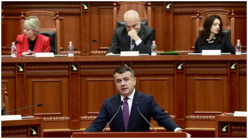 Balla ironizon Bashën për taksën e qarkullimit: I them Lulit mos hyj te shifrat, se je Zot na ruaj balla