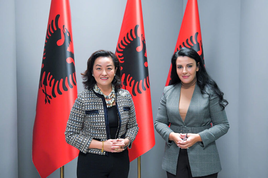 Balluku takon ambasadoren Yuri Kim: Biseduam për Skavicën, TEC-in e Vlorës dhe krizën energjitike globale balluku kim