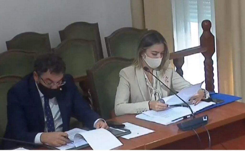 Ministri maskë me logon e PS në Komisionin e Sigurisë, Salianji: Provokim, nuk e tolerojmë cuci komision