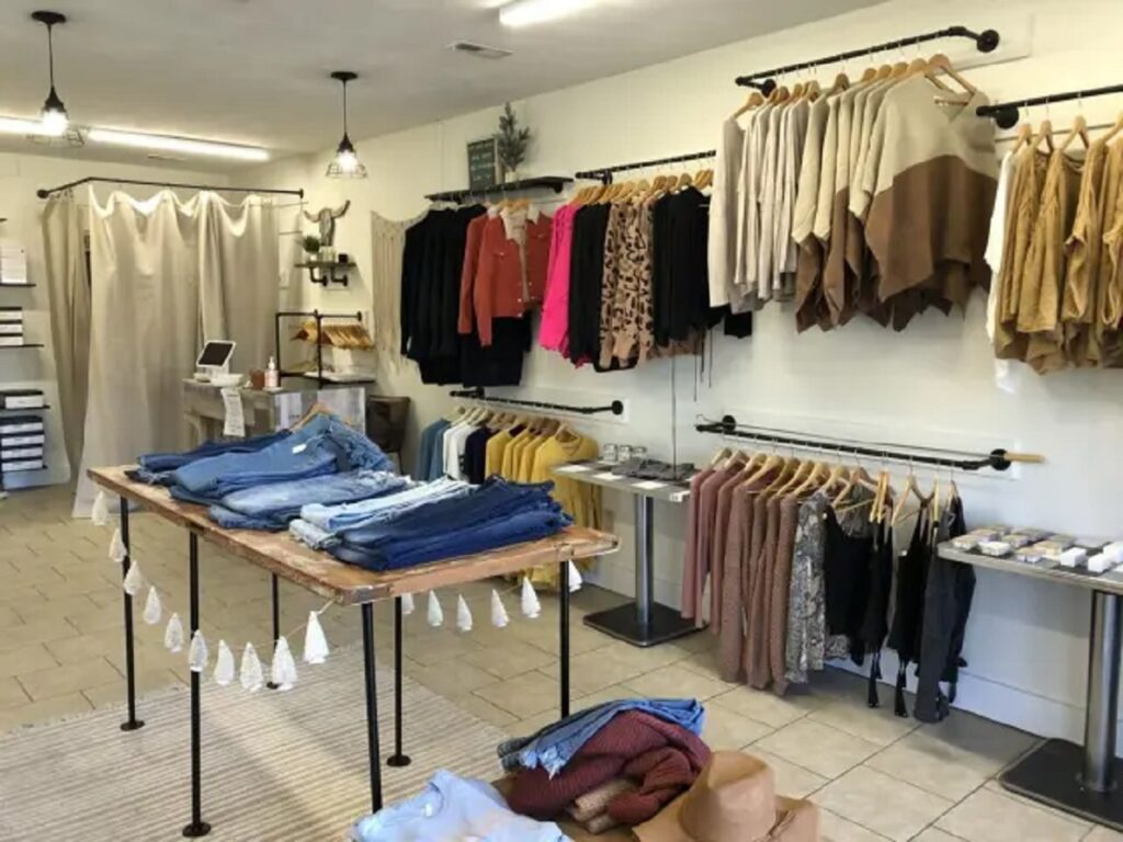 Të vetmit në Europë, shqiptarët i rritën shpenzimet për veshje e këpucë dyqan veshje