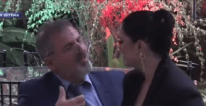 “S’të kam edukuar kështu”, babai i Fifit shkon në BB dhe i tërheq “veshin” së bijës: Ti ke hy n’gjynah me do sene… fifi babi